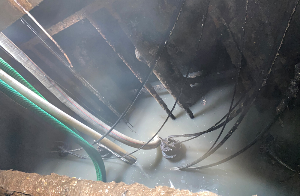 272怡康商城污水池清运